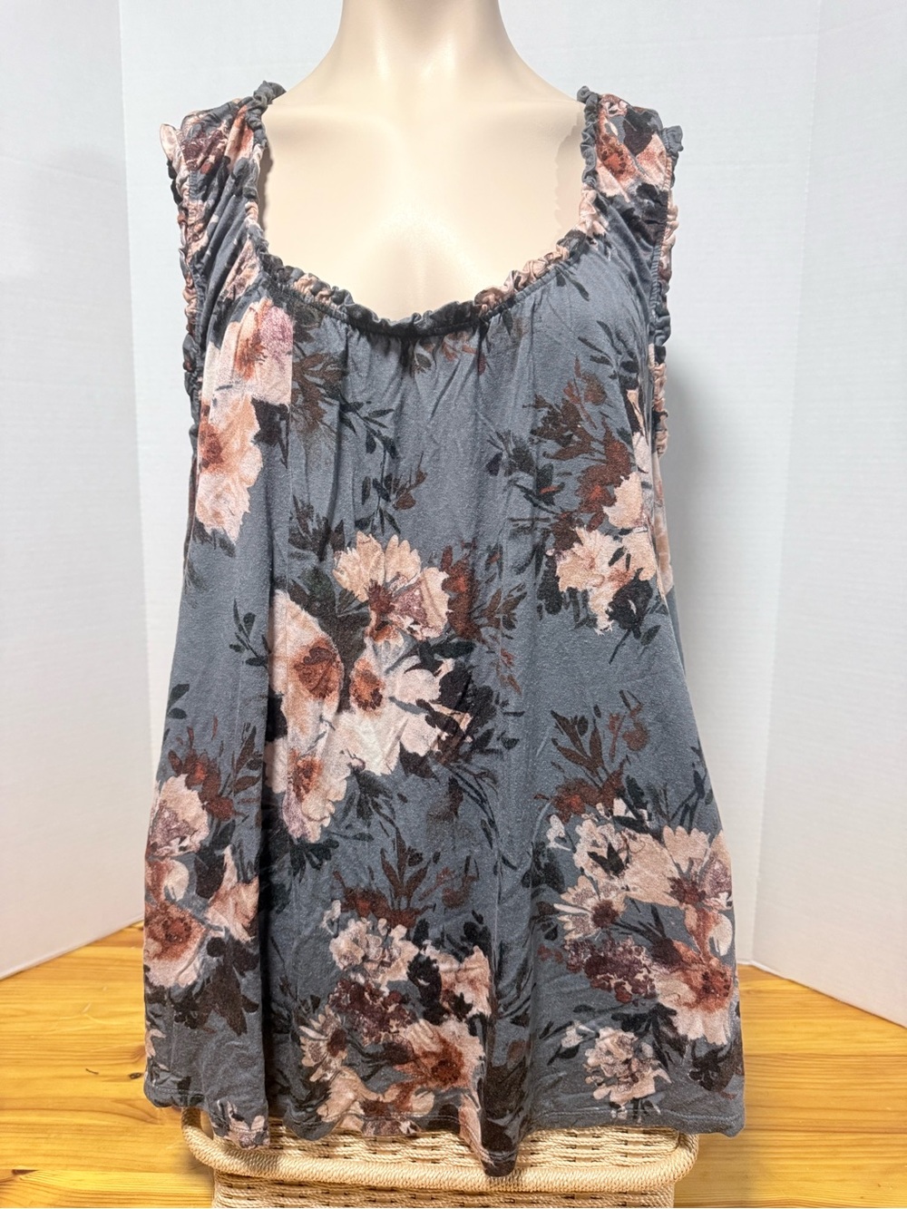 Maurices Gray Floral Ruffled Scoop Neck Tank